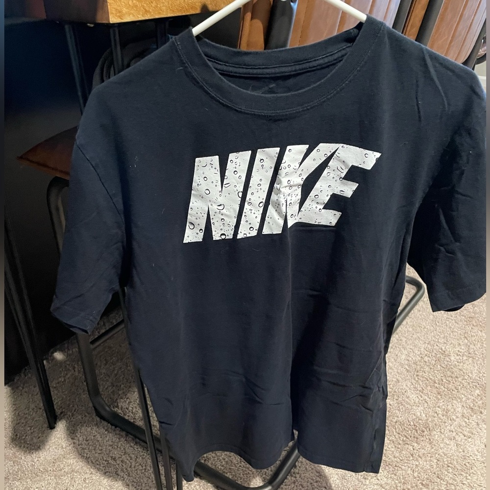 Nike t shirt size m